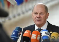 Σολτς για μεταναστευτικό: «Περισσότερες και ταχύτερες απελάσεις»