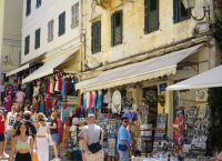Σε 1,5 δις ευρώ θα ανέλθουν τα έσοδα της Ελλάδας από τους Αμερικανούς για το 2023