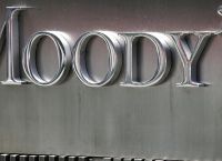 Bloomberg: Τι σημαίνει η αναβάθμιση της Ελλάδας από τη Moody’s