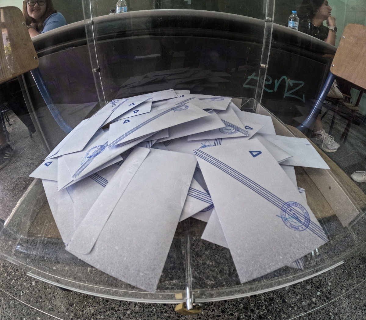 Εκλογές: Γύρισαν την πλάτη στη ΝΔ Αθήνα, Θεσσαλονίκη και πέντε περιφέρειες