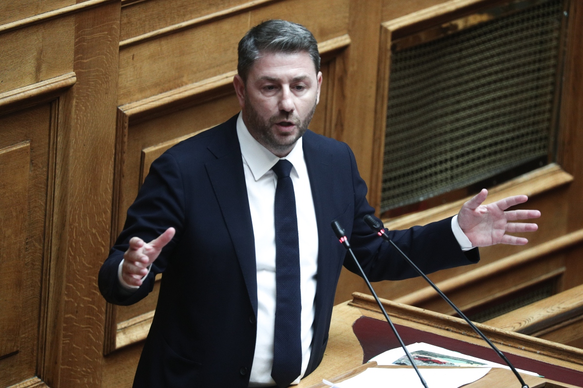 ΠΑΣΟΚ: Ο διπλός αγώνας κατά ΝΔ και ΣΥΡΙΖΑ