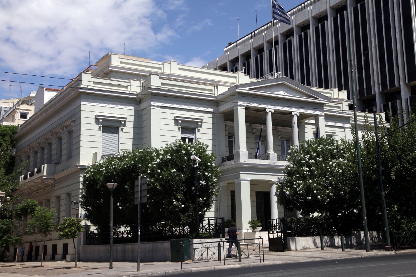 Greece among the first countries to complete the repatriation of its citizens from Israel [vid]