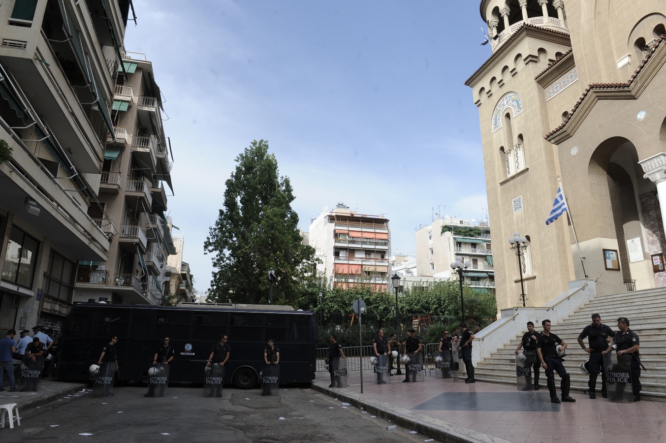 Ποινική δίωξη σε βαθμό πλημμελήματος στον Σύρο που κρατούσε μαχαίρι φωνάζοντας “Αllahu Akbar”