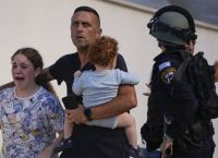Χαμάς: «Θα εκτελέσουμε ομήρους αν συνεχιστούν οι βομβαρδισμοί στη Γάζα» – Βρέθηκαν 1.500 σοροί