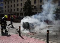 Πατησίων: 20 άτομα με κουκούλες βγήκαν από την ΑΣΟΕΕ και πυρπόλησαν κάδους