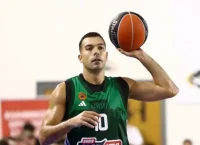 Σλούκα, σε ευχαριστούμε… Σλούκα, σε ευχαριστούμε…