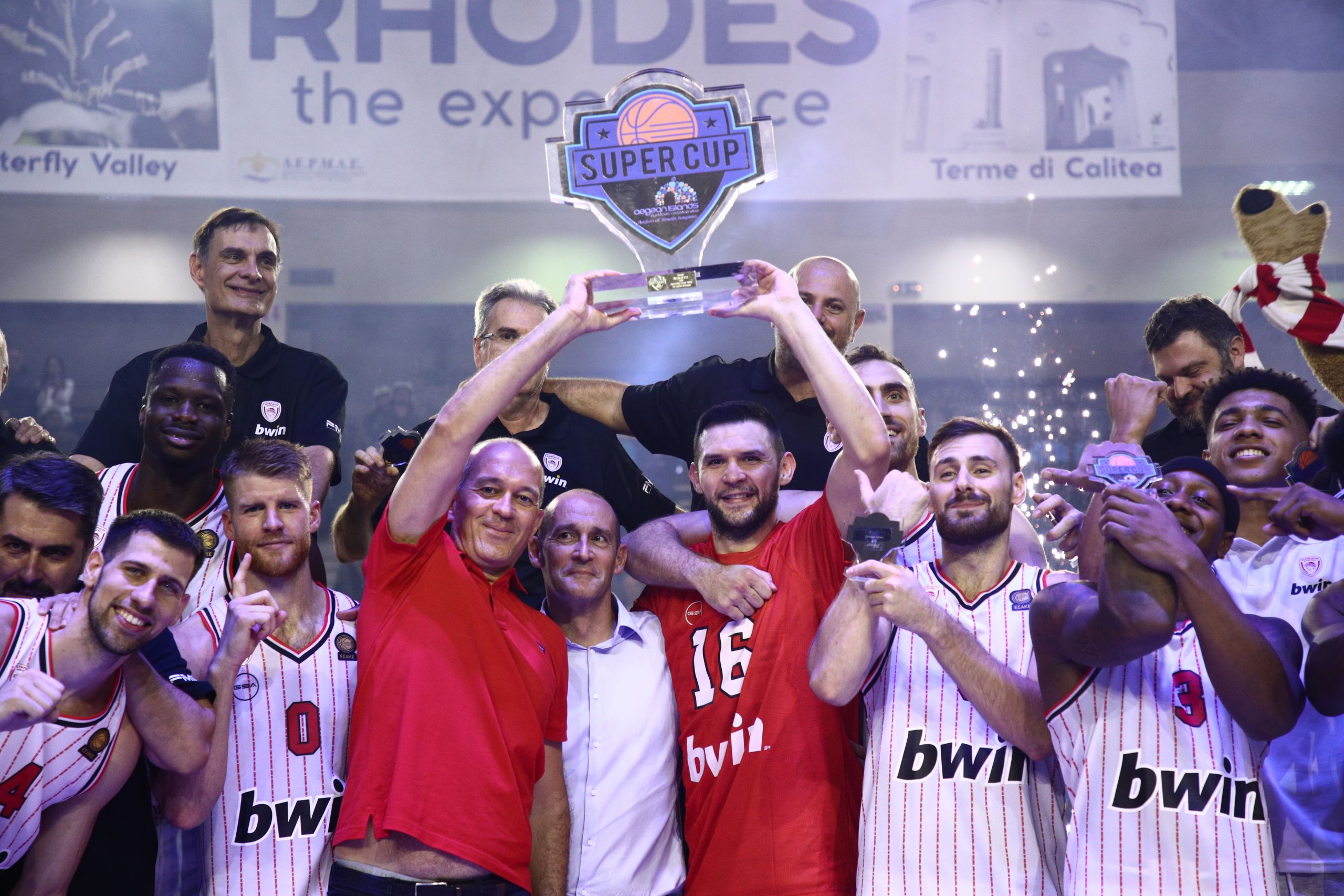 Olympiacos Crushes Panathinaikos to Claim Greek Super Cup