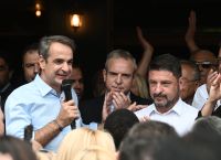 PM Mitsotakis visits Vyronas, expresses support for candidate governor Nikos Hardalias