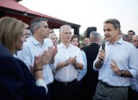 Μητσοτάκης: Συνάντηση με Μπακογιάννη και Πτωχό σε πλατεία Βικτωρίας και Τρίπολη