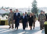 Στέφανος Κασσελάκης: Πραγματοποιεί επίσκεψη στην Κύπρο – Κατέθεσε στεφάνι [vid]