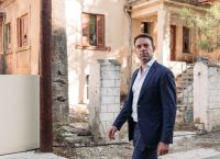 Κασσελάκης: Συναντήθηκε με τον Αρχιεπίσκοπο Κύπρου και περιηγήθηκε στη Νεκρή Ζώνη