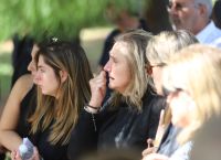 «Κοουτσάρα μου, το παιχνίδι δεν τελείωσε»: Ο σπαρακτικός επικήδειος της κόρης του Γιάννη Ιωαννίδη [vid]