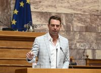 Κασσελάκης στους βουλευτές του ΣΥΡΙΖΑ: «Εσείς θα δίνετε την μάχη στα έδρανα κι εγώ στην κοινωνία»