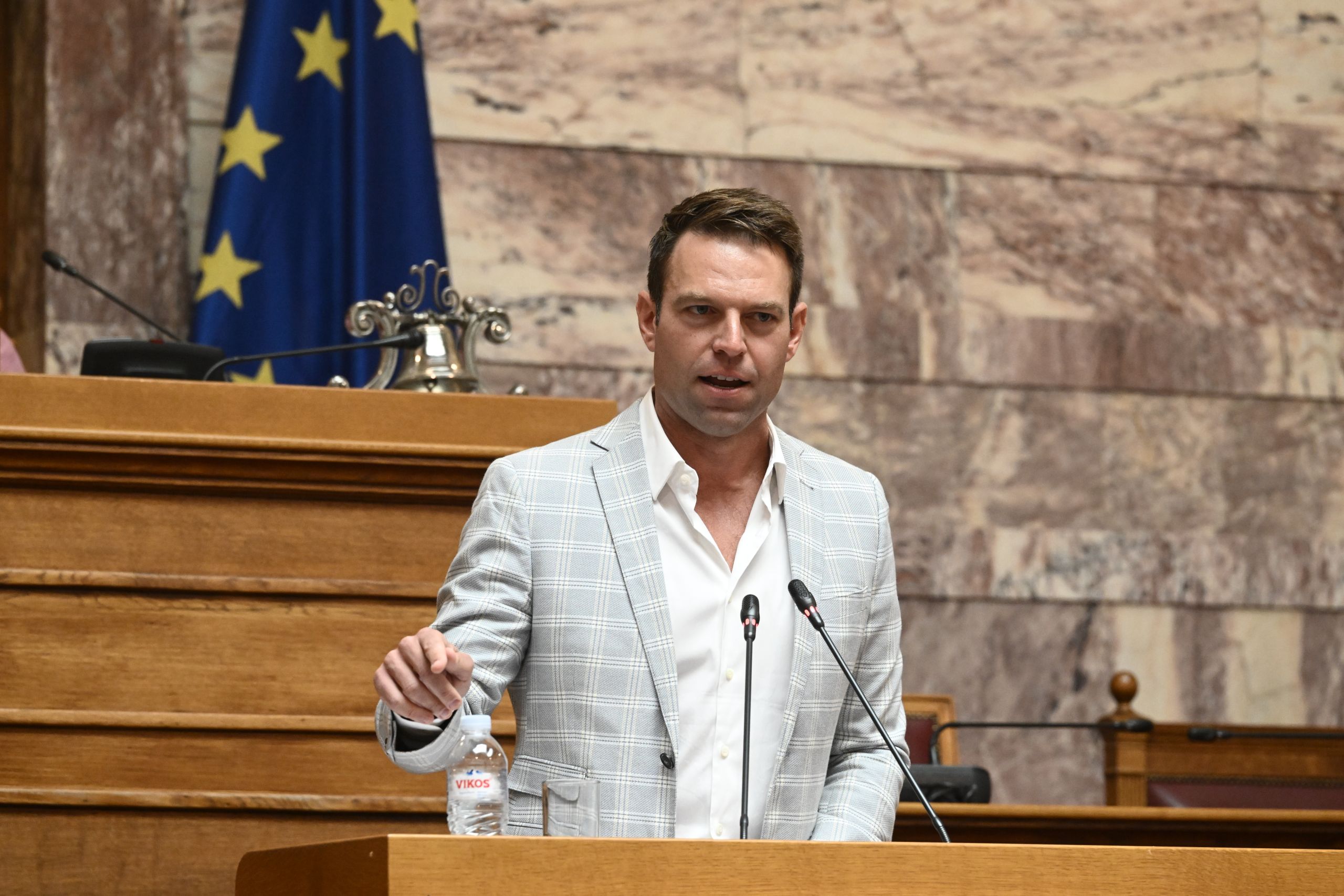 Κασσελάκης στους βουλευτές του ΣΥΡΙΖΑ: «Εσείς θα δίνετε την μάχη στα έδρανα κι εγώ στην κοινωνία»