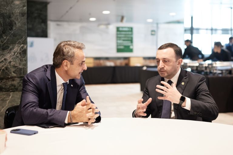 Μητσοτάκης: Συνάντηση με τους πρωθυπουργούς Αρμενίας και Γεωργίας στη Γρανάδα [pics]