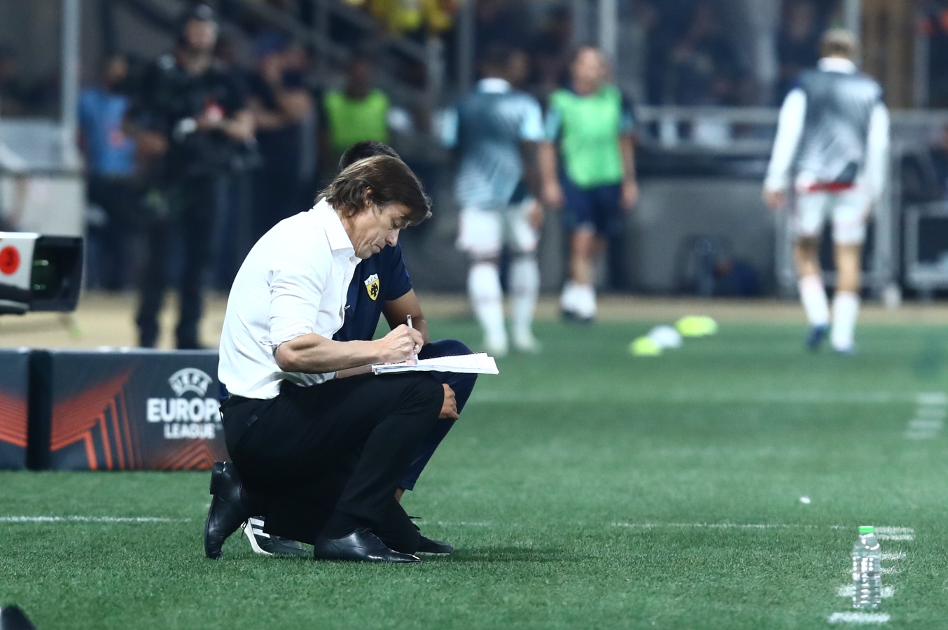 «Διδάσκει στο Europa League»: Αποθέωση για Αλμέιδα, από την Αγγλία μέχρι την Αργεντινή!