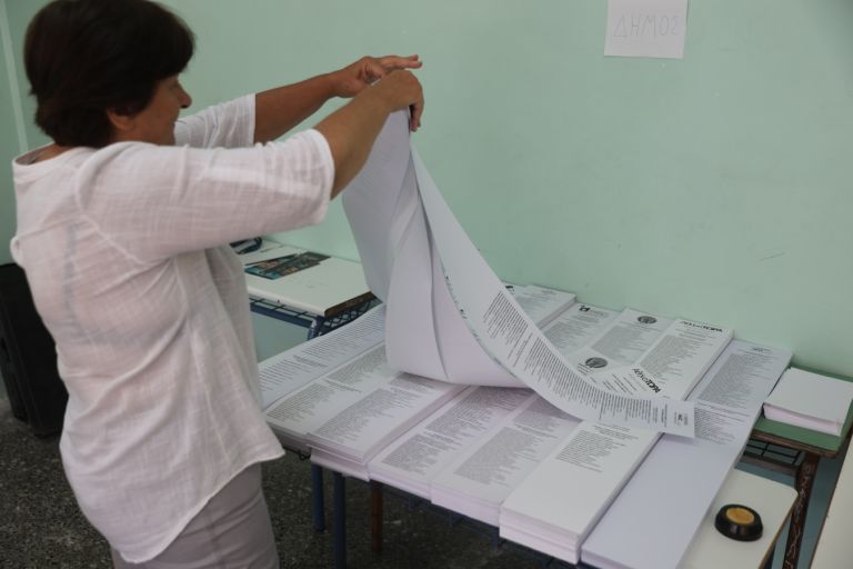 Γ.Γ. Υπουργείου Εσωτερικών: Εικόνα για τα αποτελέσματα των εκλογών θα έχουμε μετά τις 9 το βράδυ [vid]