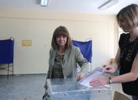 Αυτοδιοικητικές εκλογές 2023: Ψήφισε στη Γκράβα η Κατερίνα Σακελλαροπούλου