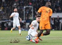 Greece loses out in late penalty against Netherlands [vid]