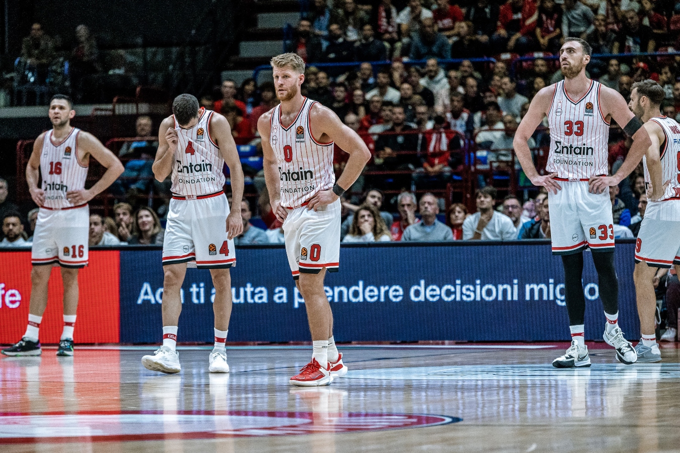 Αρμάνι Μιλάνο – Ολυμπιακός 65-53: Οι ερυθρόλευκοι «στέρεψαν» από λύσεις στην επίθεση και έχασαν
