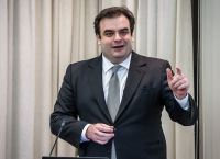 Πιερρακάκης: Δωρεάν φροντιστήριο Γλώσσας και Μαθηματικών μέσω κινητού από το 2024 [vid]