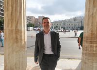 Χάρης Δούκας: Οι 5 παραδοξότητες για τη Βασ. Όλγας