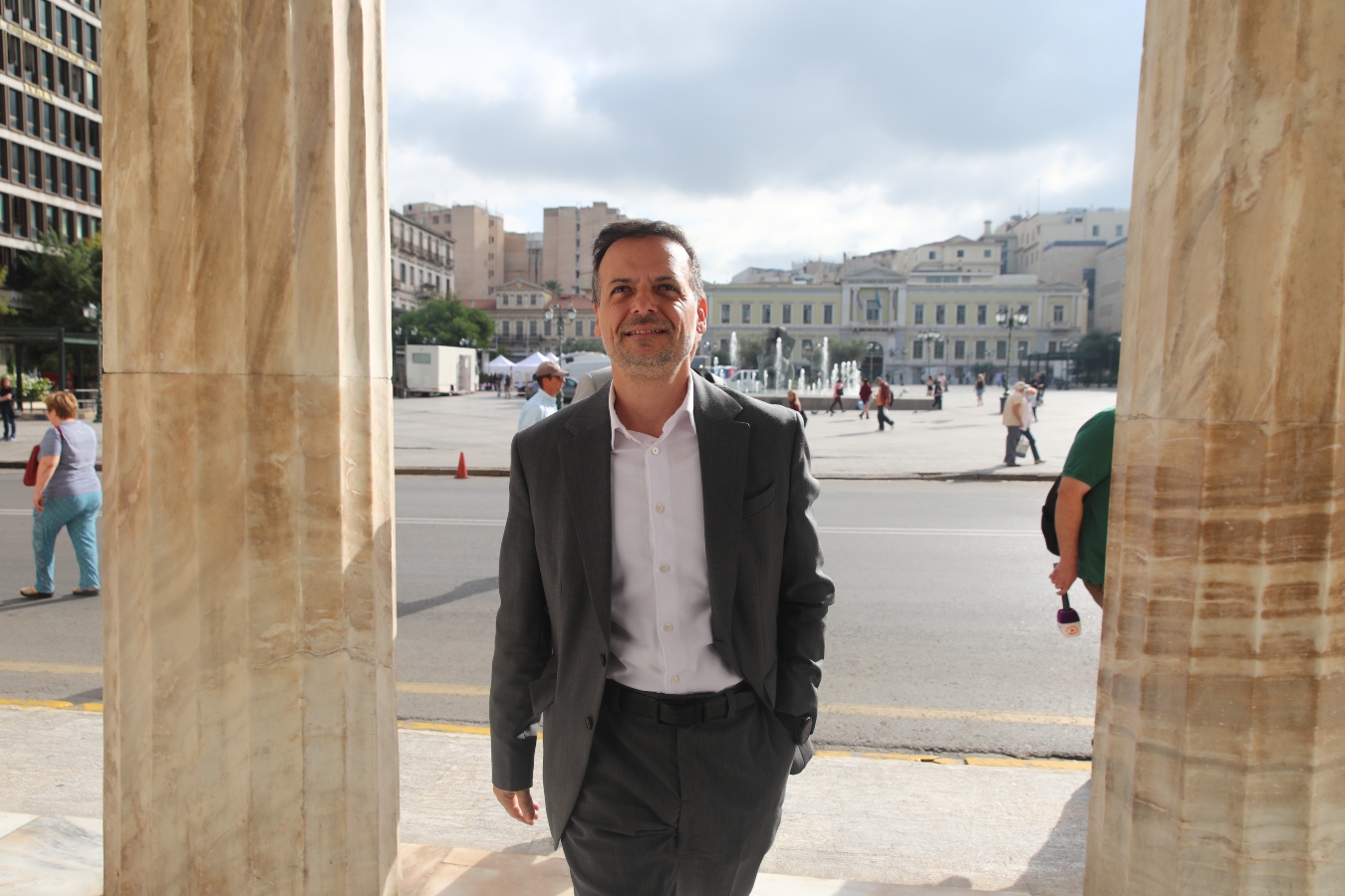Χάρης Δούκας: Οι 5 παραδοξότητες για τη Βασ. Όλγας
