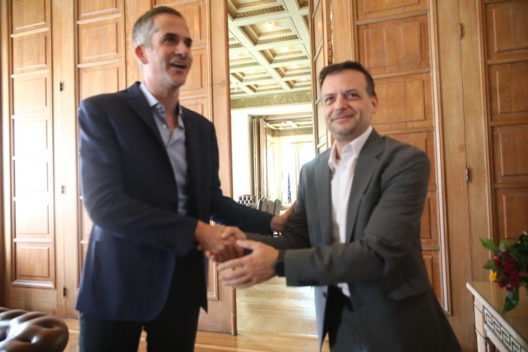 Τετ α τετ Δούκα – Μπακογιάννη στο δημαρχείο Αθηνών [vid]