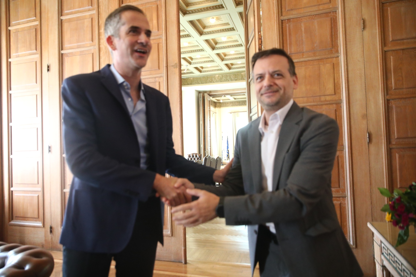 Τετ α τετ Δούκα – Μπακογιάννη στο δημαρχείο Αθηνών [vid]