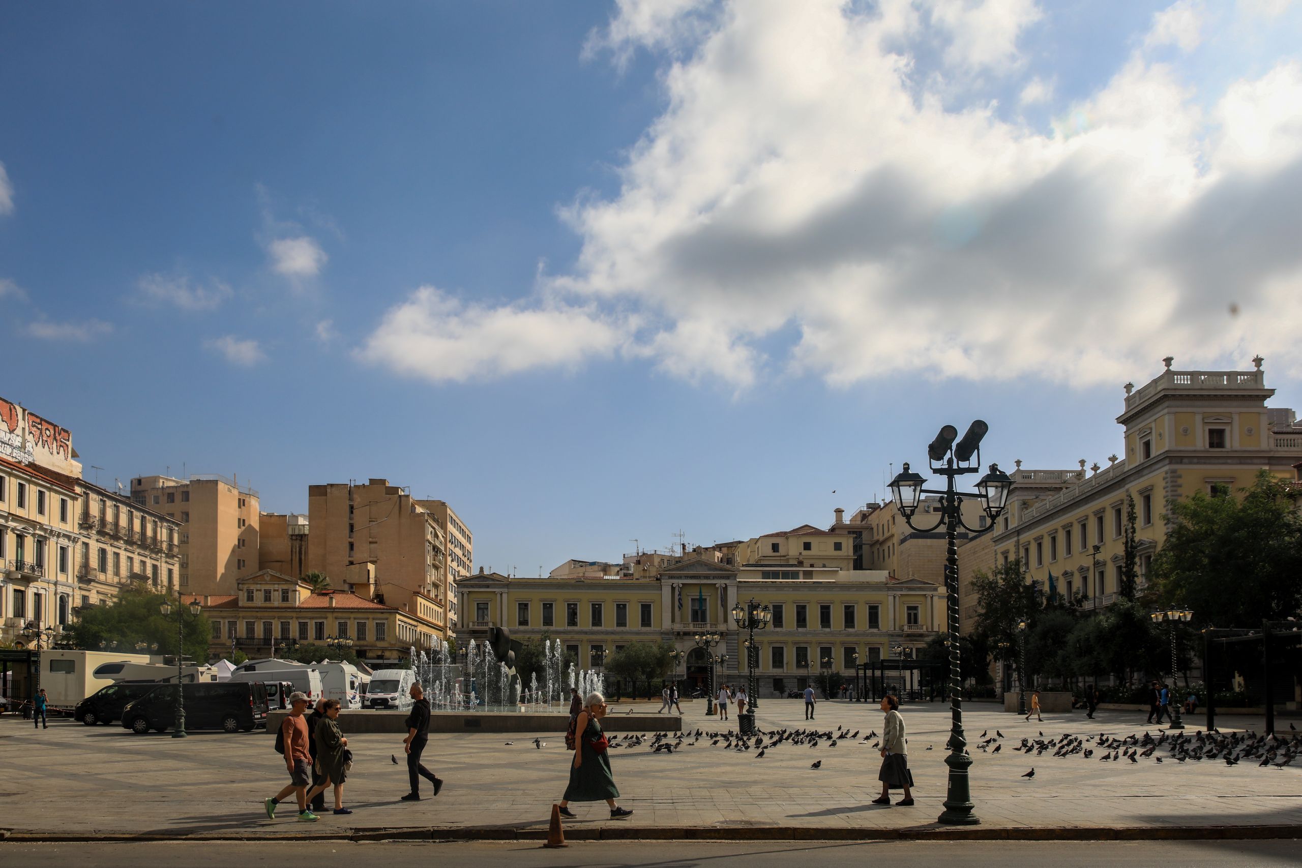 Τοπικές βροχές και συννεφιά ο καιρός της Παρασκευής
