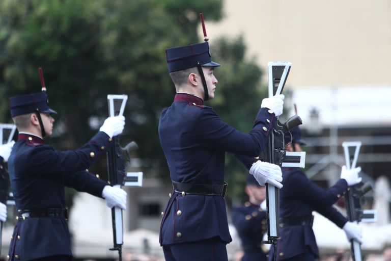 Θεσσαλονίκη: Εντυπωσίασαν οι μπάντες των Ενόπλων Δυνάμεων και οι σπουδαστές της ΣΣΑΣ [vid]