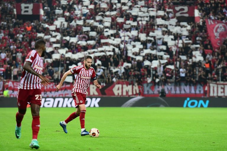 ΟΛΥΜΠΙΑΚΟΣ: Πολλά αγγλικά μέσα ενημέρωσης στέκονται στην εμφάνιση των ερυθρόλευκων [vid]
