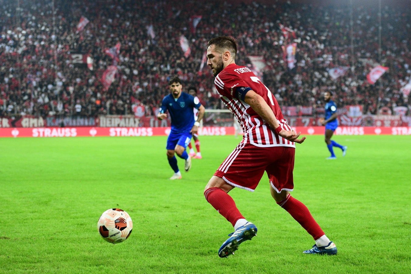 Ολυμπιακός: Αποθέωσε τον Κώστα Φορτούνη για την εντυπωσιακή ντρίμπλα του [vid]