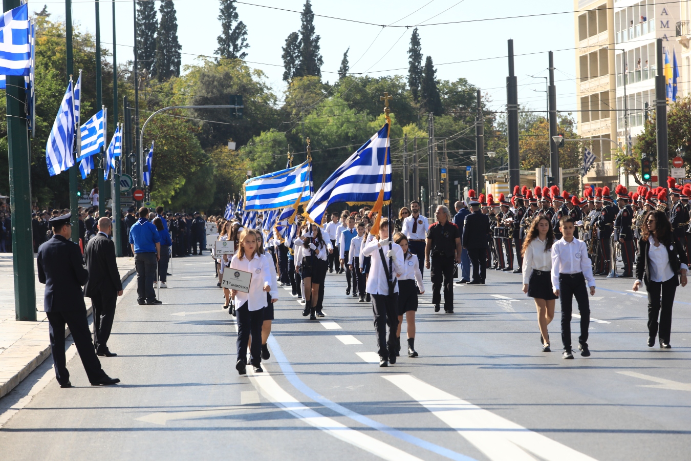 Πλήθος κόσμου στην μαθητική παρέλαση στην Αθήνα για την επέτειο της 28ης Οκτωβρίου [vid]