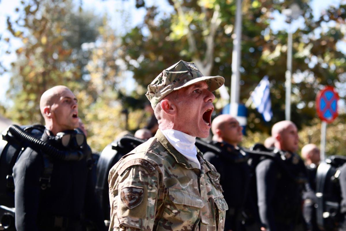Θεσσαλονίκη: Ακούστε το τραγούδι των ΟΥΚ στην παρέλαση [vid]