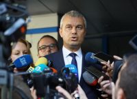 Η κυβέρνηση του πρωθυπουργού Νικολάι Ντένκοφ επέζησε της πρώτης της πρότασης μομφής