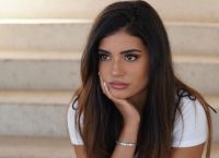Ένας μελαχρινός πειρασμός σε “καυτές” πόζες – Λατίνα… με τα όλα της και απίστευτα προσόντα