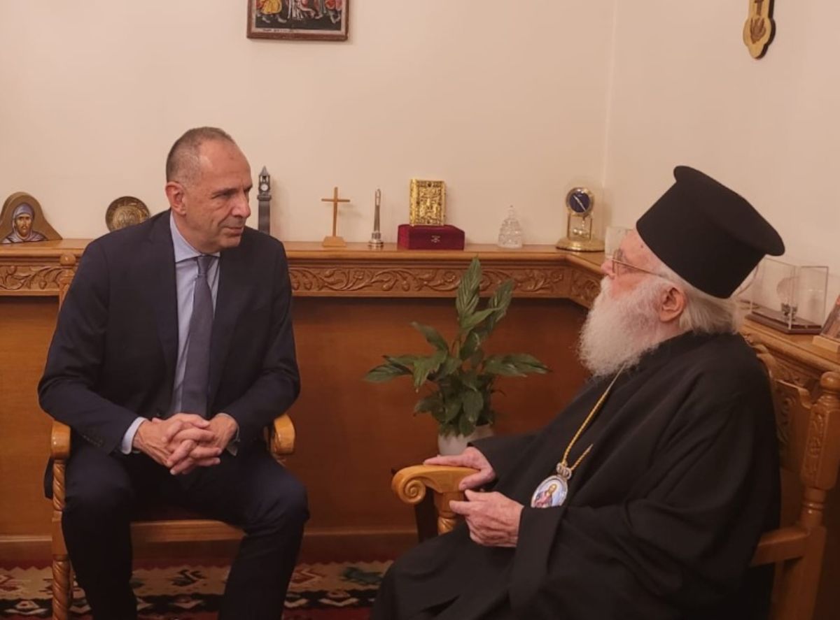 Συνάντηση Γεραπετρίτη με τον Αρχιεπίσκοπο Αλβανίας: Στηρίζουμε εσάς και το έργο σας