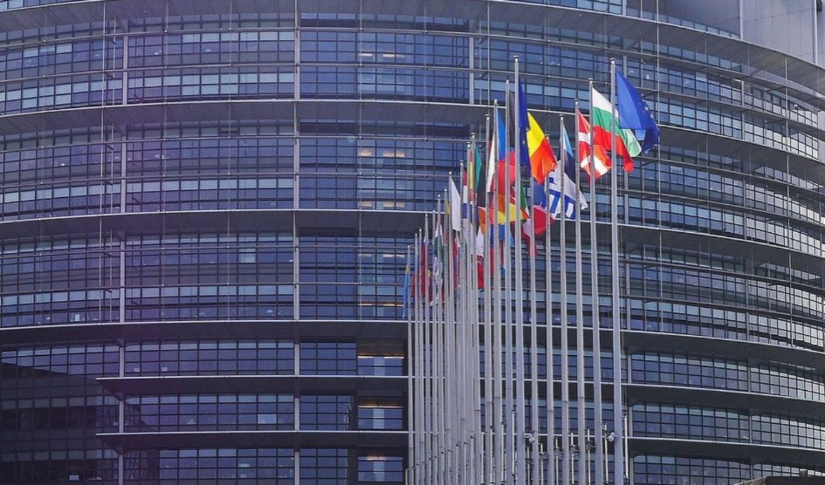 Η Ευρωπαϊκή Επιτροπή αναστέλλει κάθε παροχή βοήθειας προς την Παλαιστίνη