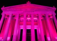 Η Estée Lauder Hellas φωταγώγησε το Ζάππειο Μέγαρο σε εκστρατεία ενημέρωσης για τον καρκίνο του μαστού