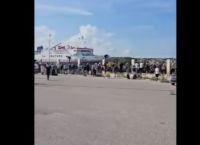 Ρόδος: Περισσότεροι από 400 μετανάστες συγκεντρώθηκαν στο λιμάνι εμποδίζοντας τον απόπλου επιβατικών σκαφών