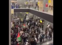 Ρωσία: Άνδρες εισέβαλαν στο αεροδρόμιο του Νταγκεστάν – Αναμενόταν αεροσκάφος από το Ισραήλ