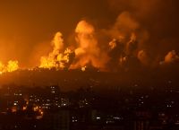 Αεροπορικές επιδρομές στη Λωρίδα της Γάζας – Σοκ με πάνω από 1.100 νεκρούς και 180.000 αστέγους