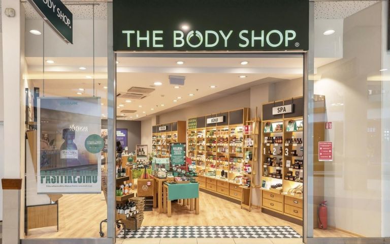 The Body Shop: Η βραζιλιάνικη ιδιοκτήτρια έχει βγάλει προς πώληση την εταιρεία με τις βρετανικές ρίζες
