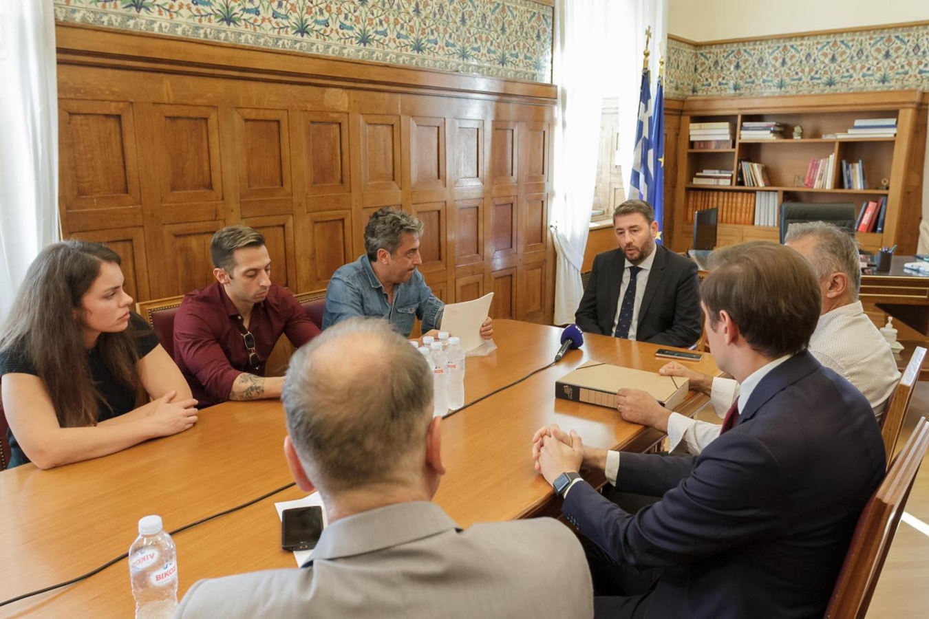 Τραγωδία στα Τέμπη: Συναντήθηκε με τους συγγενείς των θυμάτων ο Νίκος Ανδρουλάκης