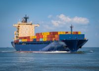 Maersk: Αναστέλλει για 48 ώρες τη διέλευση των πλοίων της από την Ερυθρά Θάλασσα