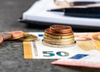 Ελάχιστο φορολογητέο εισόδημα και ελάχιστος φόρος κοντά στα 1.000 ευρώ για τους ελ. Επαγγελματίες