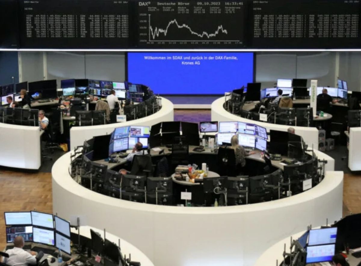 Bloomberg Economics: Ο πόλεμος δημιουργεί τρία διαφορετικά σενάρια για την παγκόσμια οικονομία