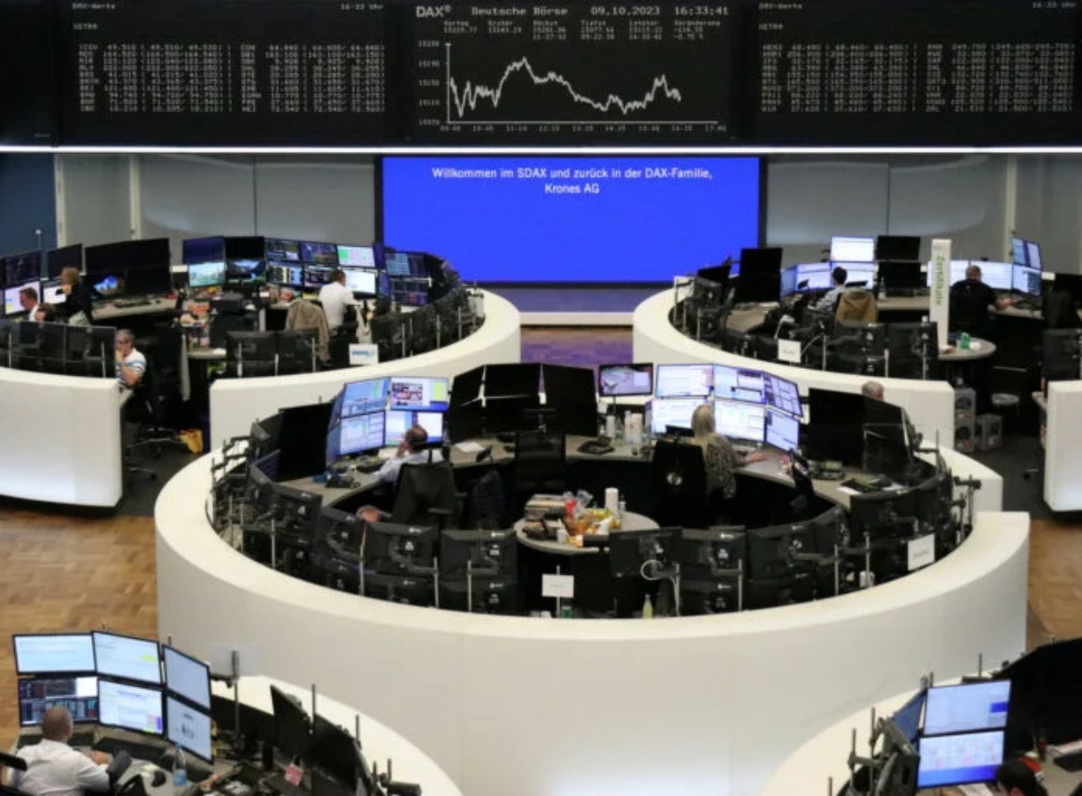 Bloomberg Economics: Ο πόλεμος δημιουργεί τρία διαφορετικά σενάρια για την παγκόσμια οικονομία