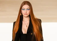 Τζίτζι Χαντίντ: Μίλησε για τις επιθέσεις της Χαμάς στο Ισραήλ καταδικάζοντας την τρομοκρατία αθώων